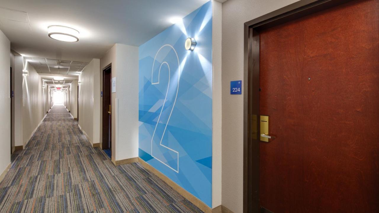 Holiday Inn Express & Suites Detroit - Farmington Hills By Ihg Northville Exteriör bild