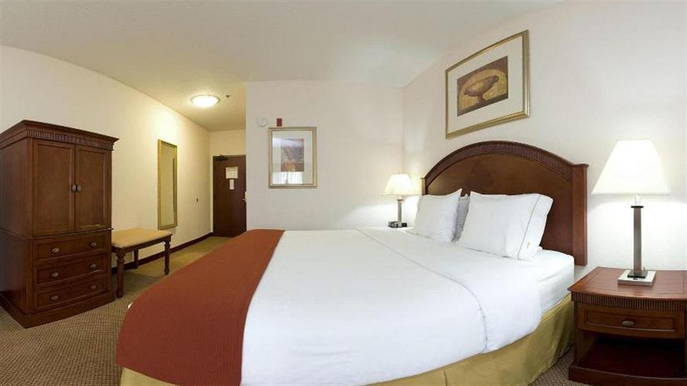 Holiday Inn Express & Suites Detroit - Farmington Hills By Ihg Northville Exteriör bild